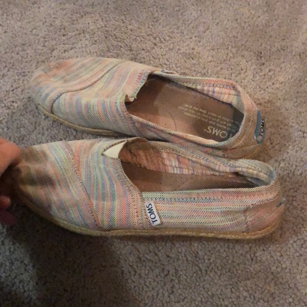 TOMS rainbow pattern size 6